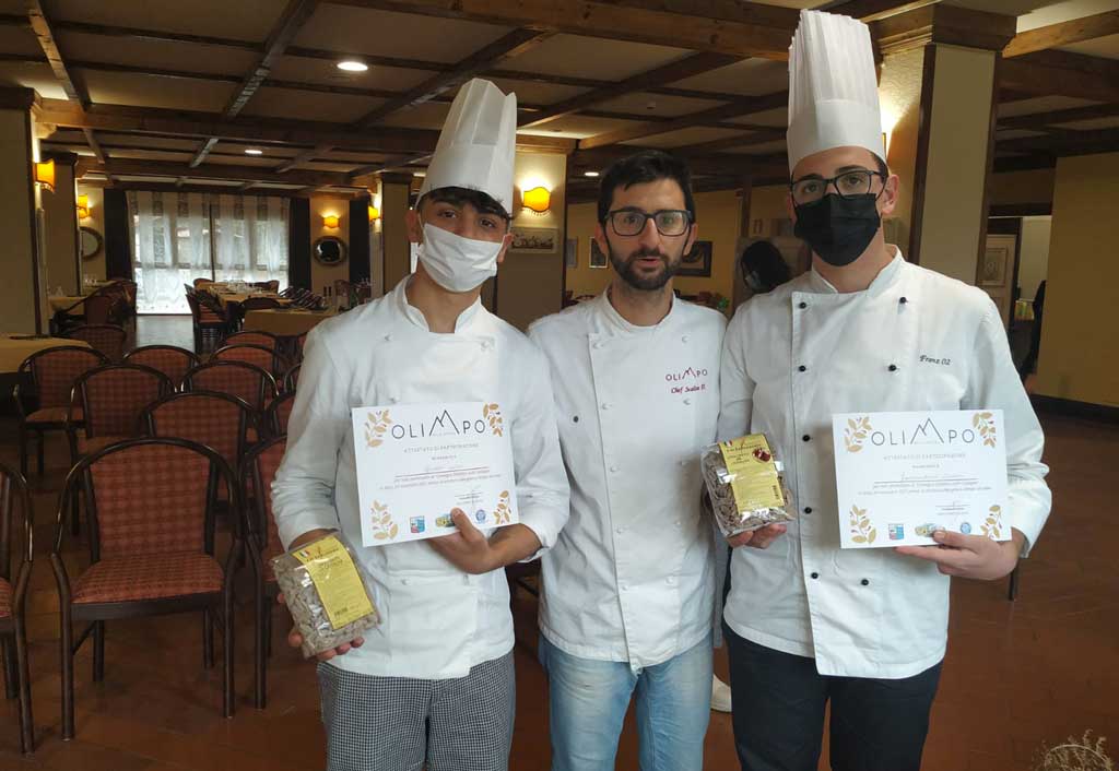 Lamezia, studenti dell’Istituto Einaudi sul podio con specialità culinarie a base di castagna 