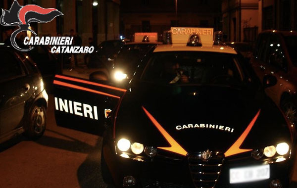 Tenta violenza sessuale in pubblico, 53enne arrestato a Catanzaro