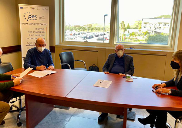 Regione, firmate le convenzioni per i Centri servizi al volontariato calabresi