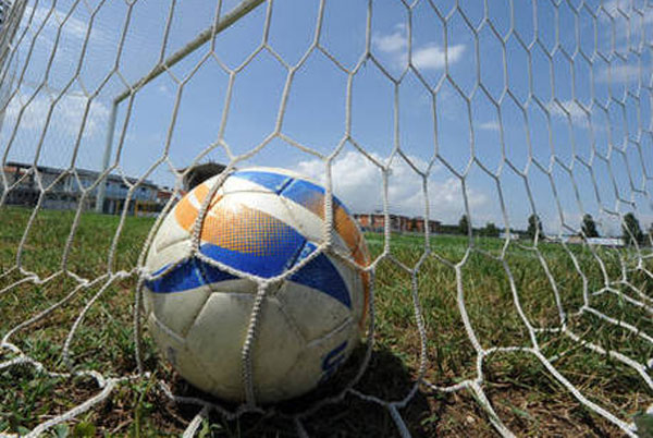 Emergenza coronavirus, a Davoli centro sportivo aperto nonostante i divieti: una denuncia