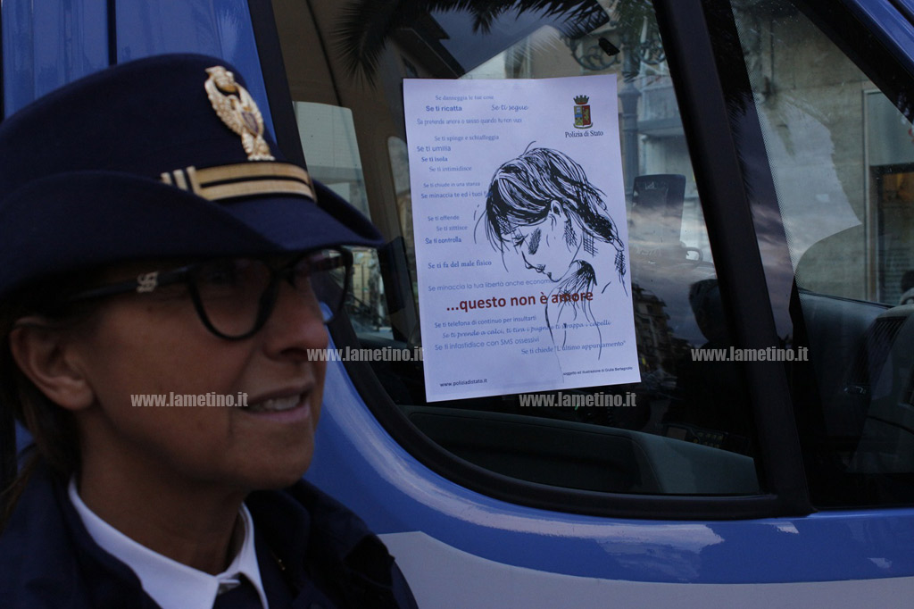 Camper-POlizia_violenza-donne-3.jpg