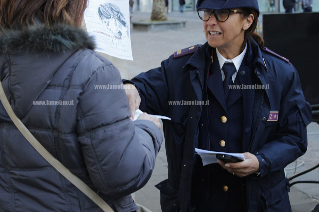 Camper-POlizia_violenza-donne_2.jpg