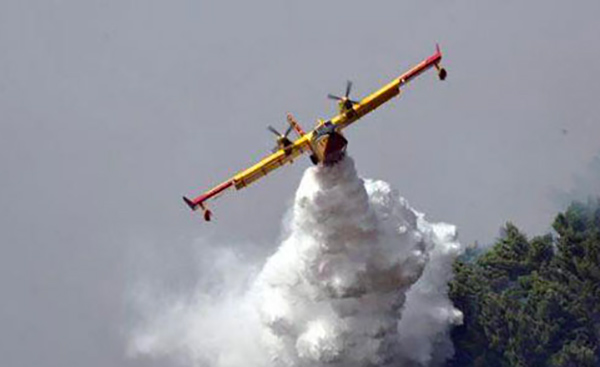 Canadair-_vigili-del-fuoco_95e7d_bd45c.jpg