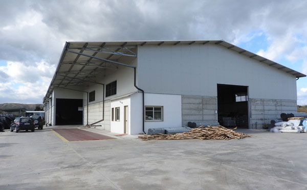Carabinieri sequestrano capannone industriale a Strongoli, una denuncia