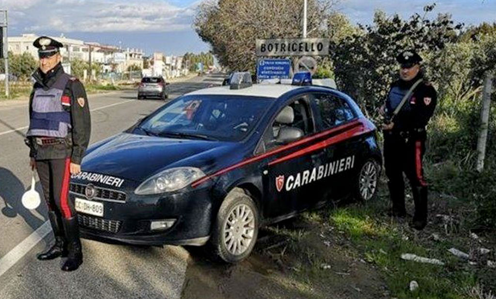 Criminalità, a Botricello carabinieri chiudono un locale
