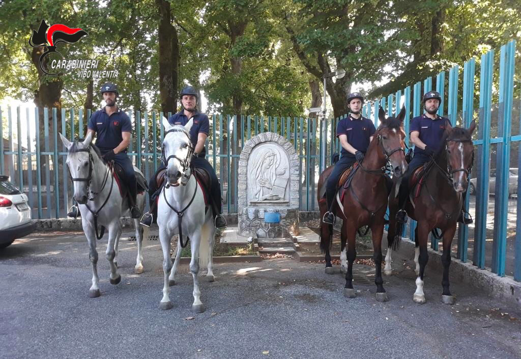 Carabinieri a cavallo per intensificare controlli nelle serre vibonesi