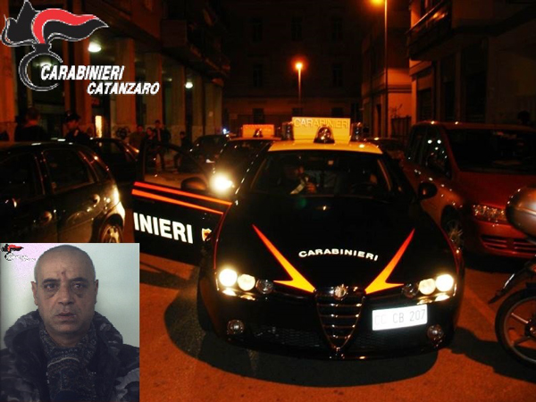 Aggredisce fratello e anziana madre con bottiglia di vetro, arrestato 55enne a Catanzaro