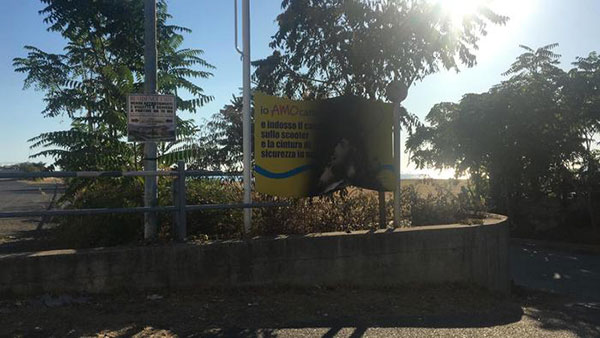 Incendiato a Cariati pannello informativo installato dal Comune