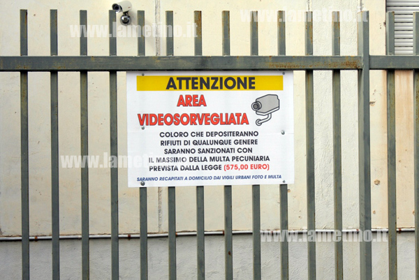 Cartello-rifiuti-via-leopardi-sambiase.jpg