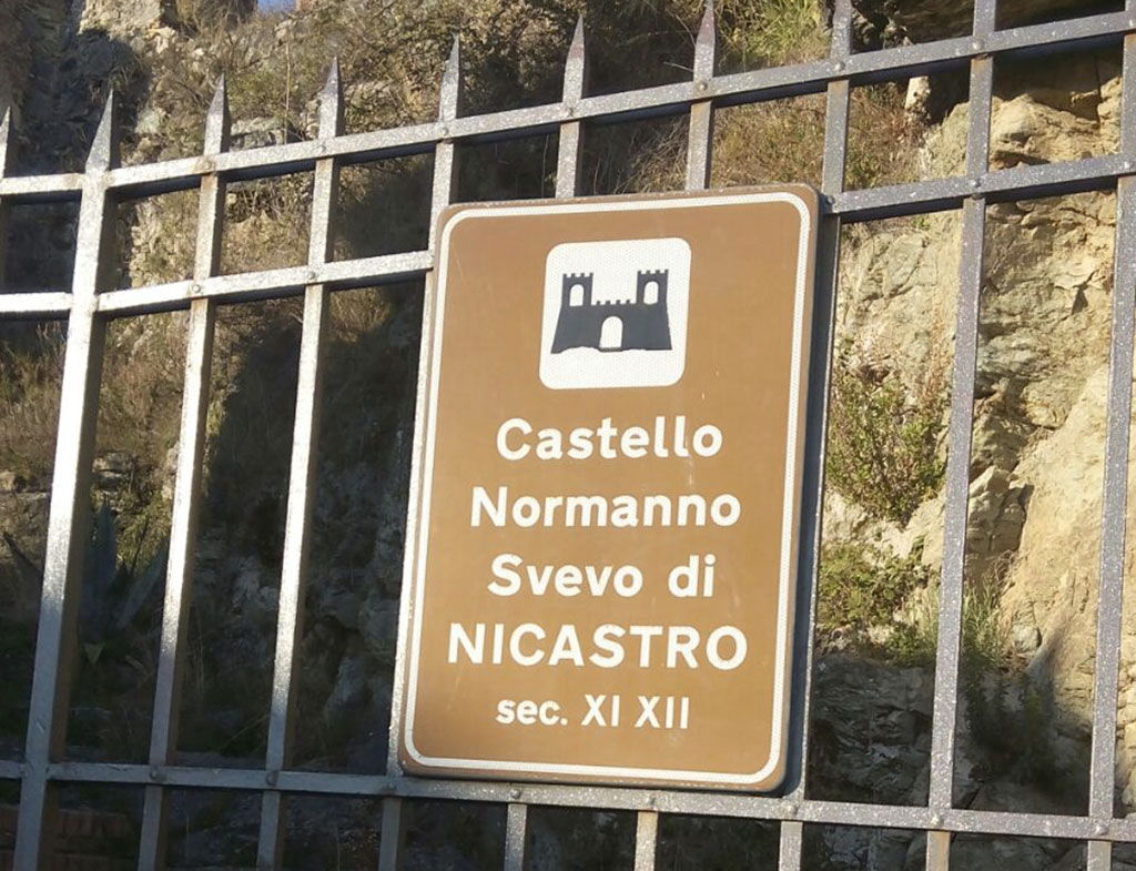 Castello_degrado_4.jpg