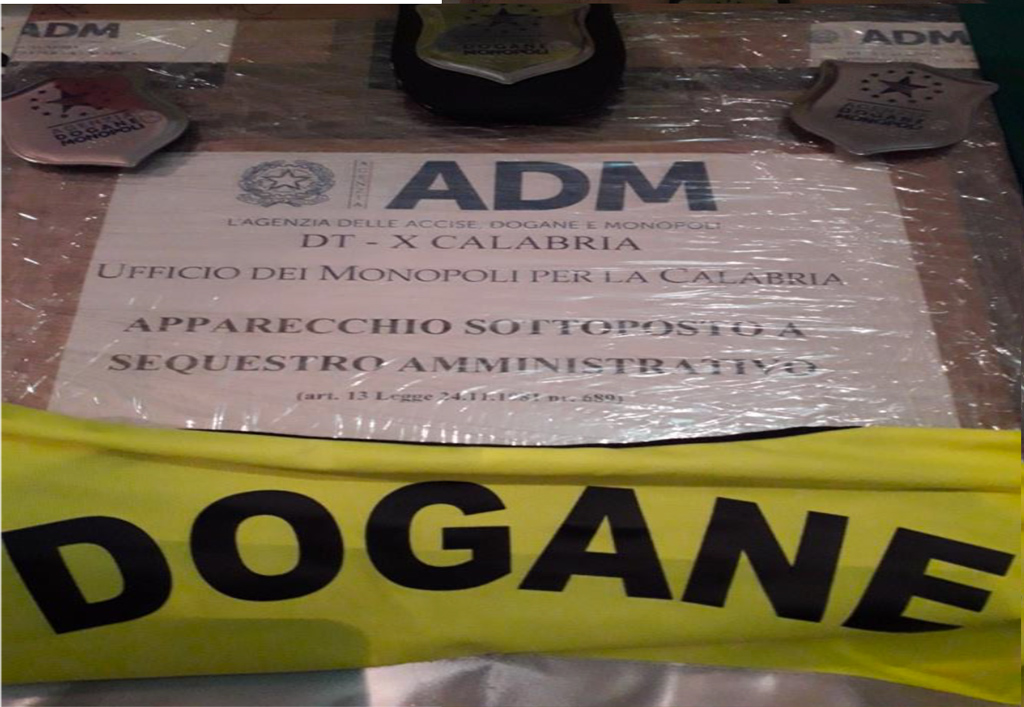 Gioco illegale, controllati 15 esercizi commerciali nel Catanzarese: sequestrate apparecchiature e sanzionati 2 titolari