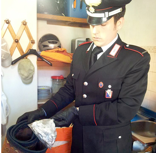 Calabria: Sottrazione energia e detenzione sostanze stupefacenti, arrestato ventiduenne 