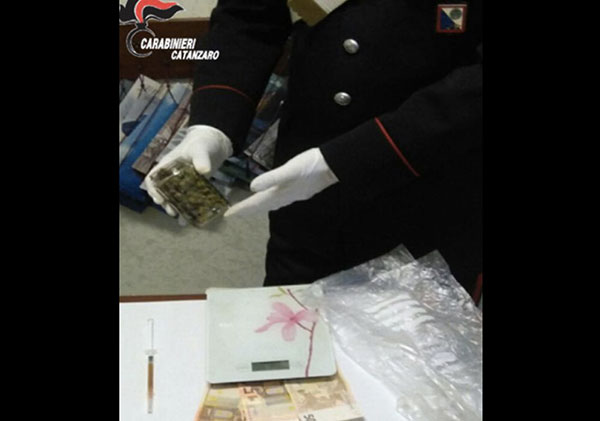 Aveva in casa eroina e marijuana, arrestato 52enne a Sersale