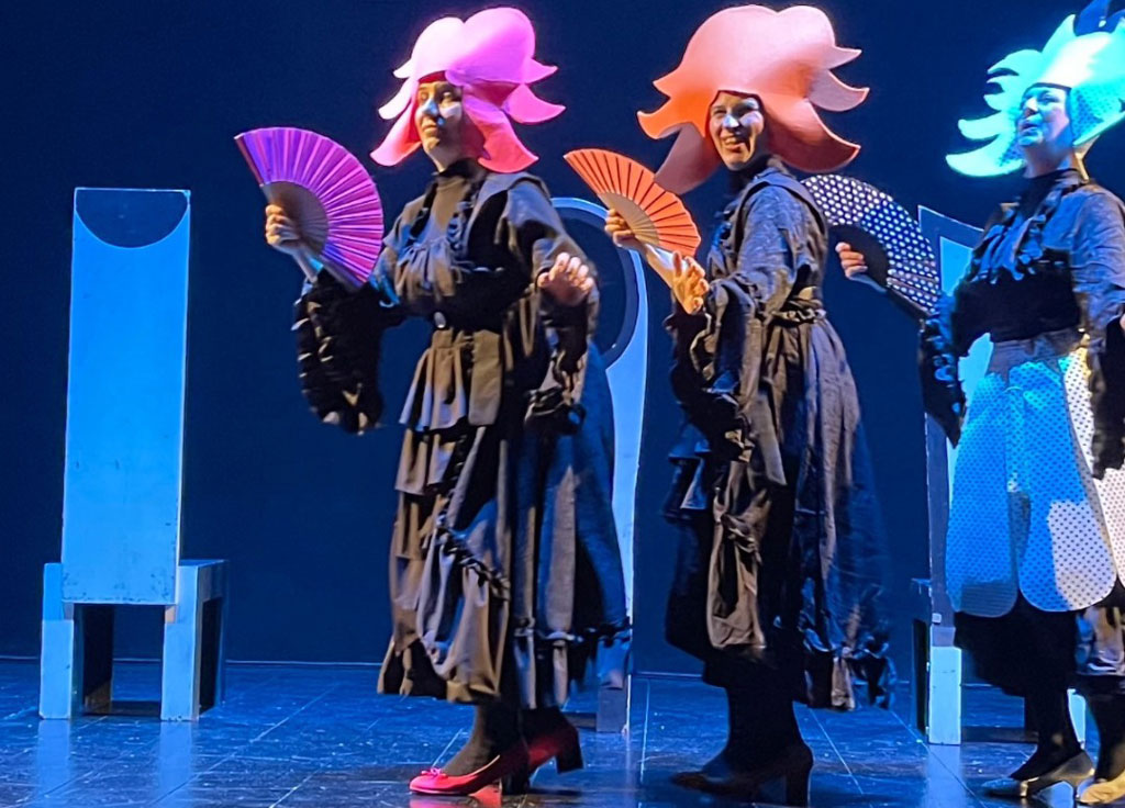 Cenerentola_una_scarpetta-per-tre_8a815.jpg