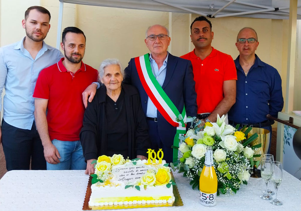 Cento-anni-Vittoria-Esposito-Jacurso_86910.jpg