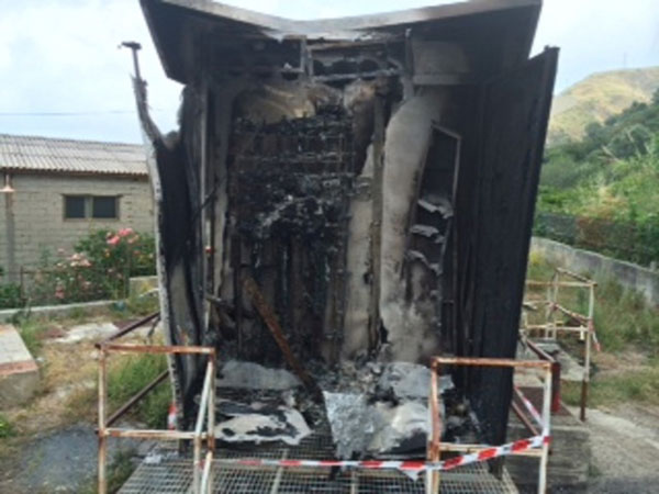 Calabria: Incendiata centrale telefonica Telecom nel vibonese