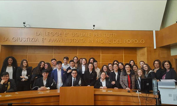 Lamezia, “Ciak”: gli studenti dell’IC Sant’Eufemia al tribunale simulano un processo