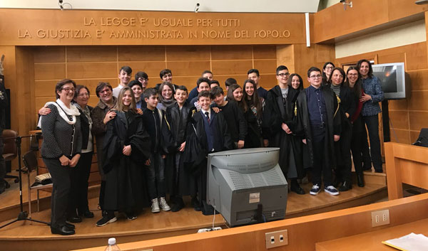 Lamezia, Istituto Perri-Pitagora contro il cyber bullismo, gli studenti in tribunale con “Ciak processo simulato”