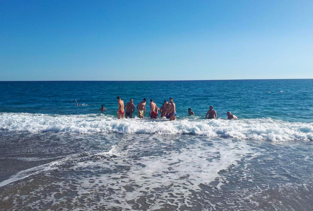 A Locri il tradizionale tuffo nel mare di inverno