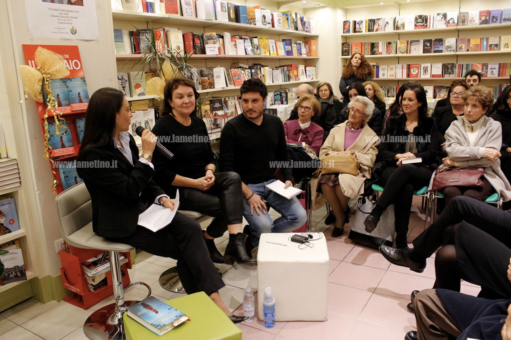 Lamezia, presentato "Lo stupore di una notte di luce" della scrittrice spagnola Clara Sanchez