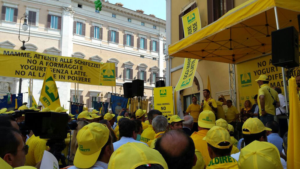 Molinaro (Coldiretti): "Controllare fiume di latte equivalente che arriva in Calabria, a rischio la chiusura delle stalle"