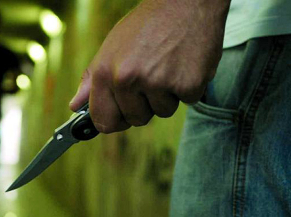 Anziano minacciato con coltello e rapinato di 10 mila euro in casa nel vibonese
