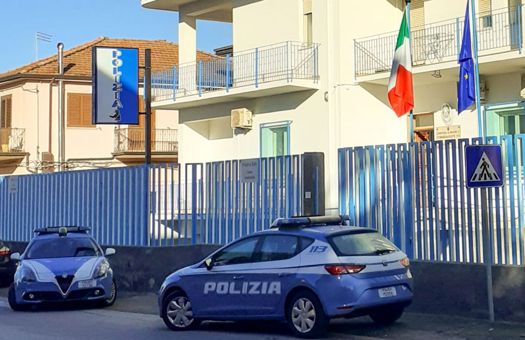 Sorpreso mentre cede marijuana, un arresto a Taurianova
