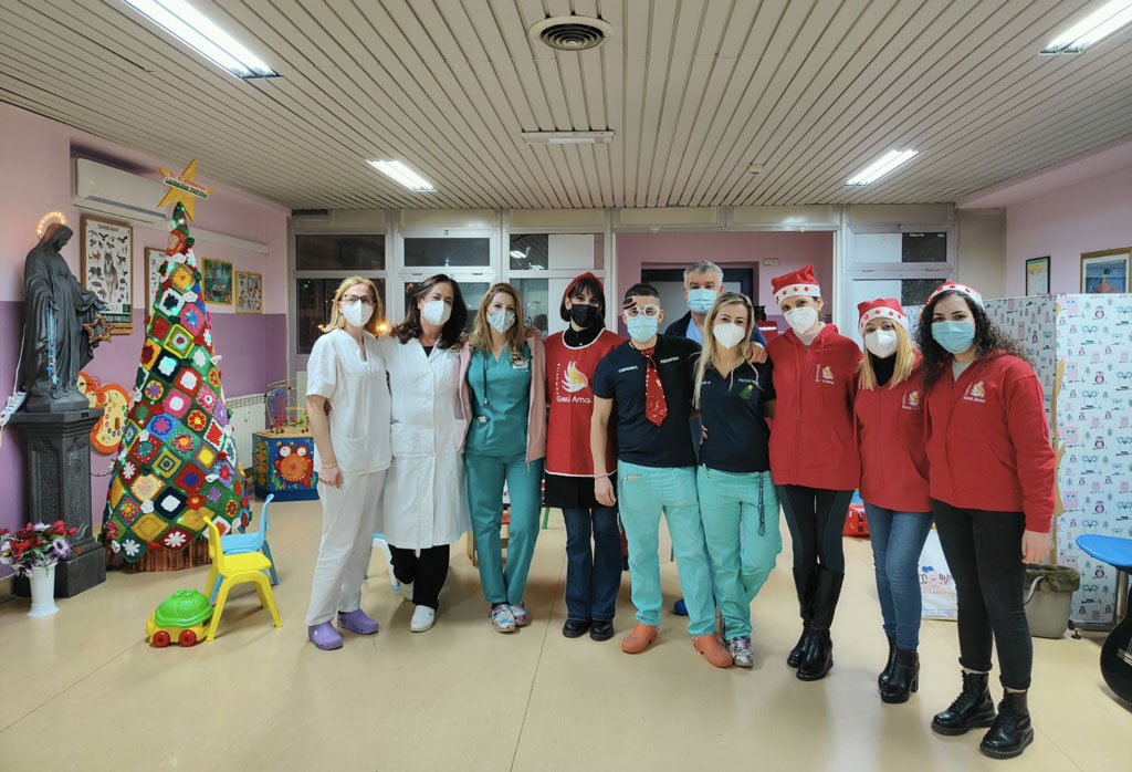 Lamezia, la “Comunità Gesù Ama” regala un sorriso ai bambini del reparto Pediatria