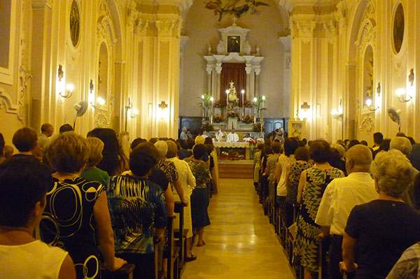 Lamezia, la Comunità del Carmine in preghiera per il ritorno alla serenità