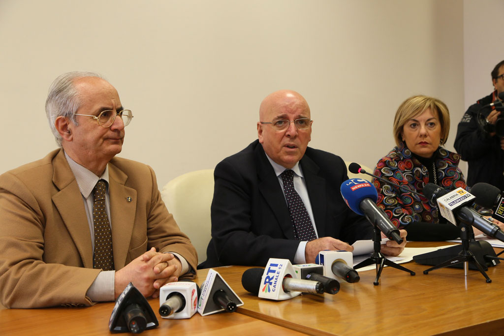 Conf-Stampa_Oliverio_rifiuti.jpg