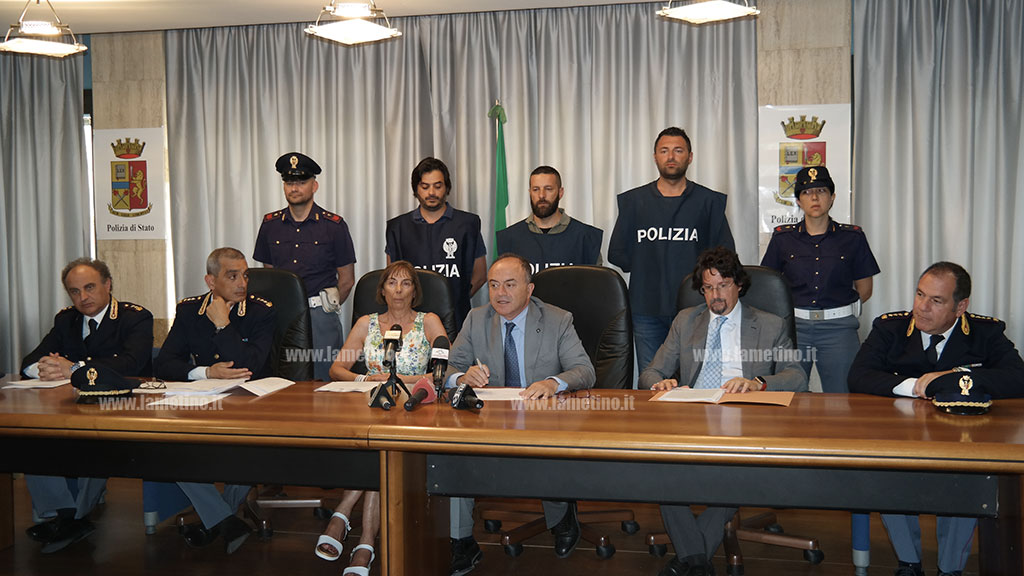Conferenza-stampa-filo-rosso_2.jpg