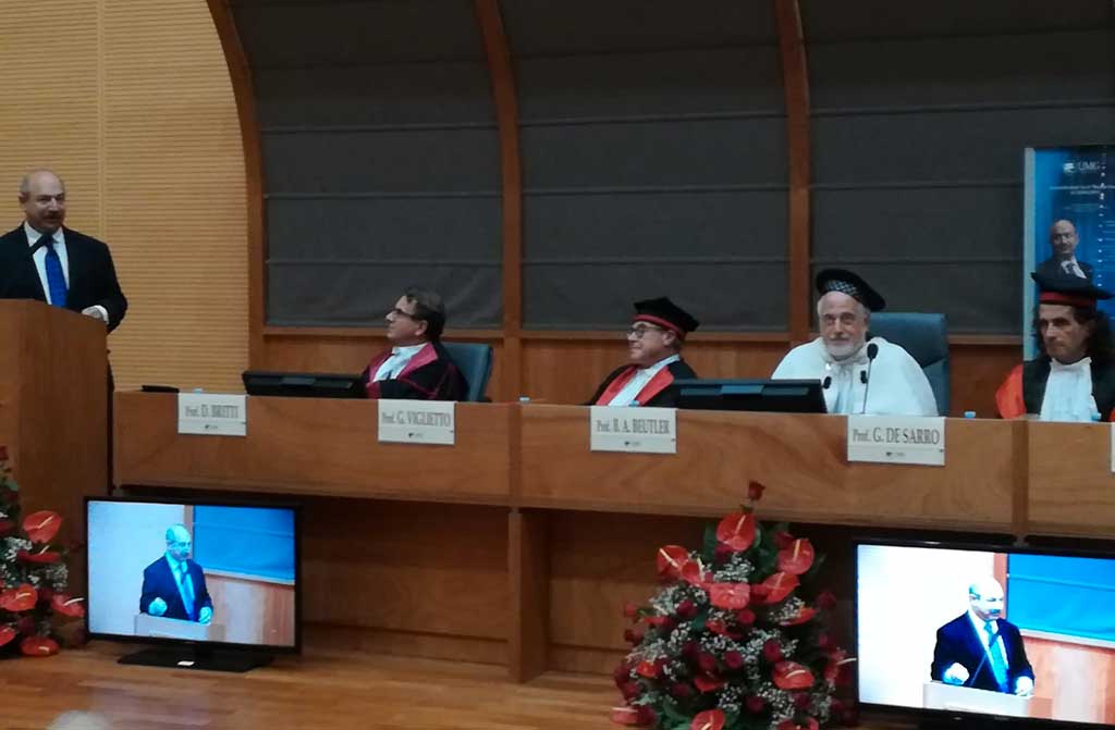 Conferimento_Laurea-honoris-causa_Beutler_2.jpg