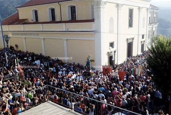 Madonna della Quercia di Visora in processione per le vie di Conflenti