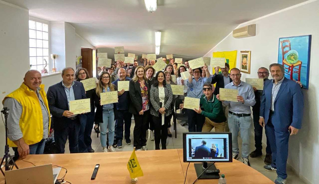 Consegna-attestati-ai-partecipanti_7cec5.jpg