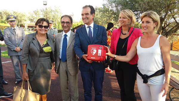 Consegna-defibrillatore.jpg