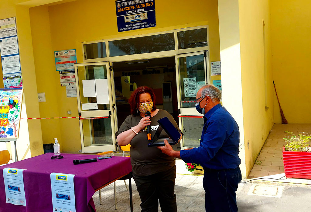 Lamezia, consegnati attestati del concorso su Antonio Saffioti a studenti della 'Manzoni Augruso'