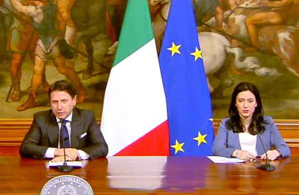 Scuola, si riapre il 14 settembre. Conte: "Stanziato un miliardo, no alle classi pollaio"