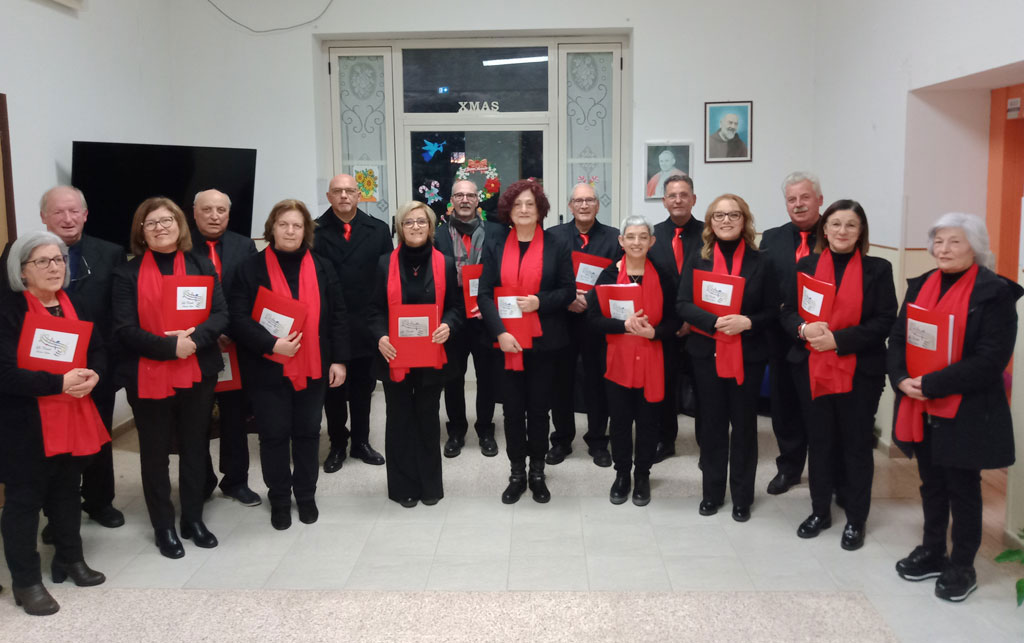 Doppio evento per il recital spirituale de “La Corale” di Feroleto Antico in casa protetta per anziani e disabili
