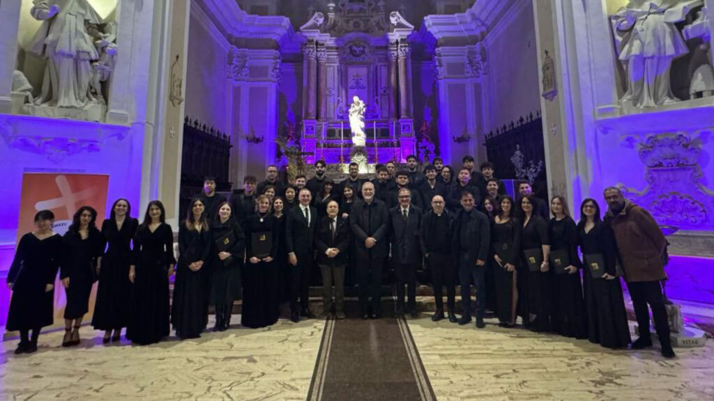 Coro-polifonico-del-Conservatorio-Fausto-Torrefranca-di-Vibo-2_895b4.jpg
