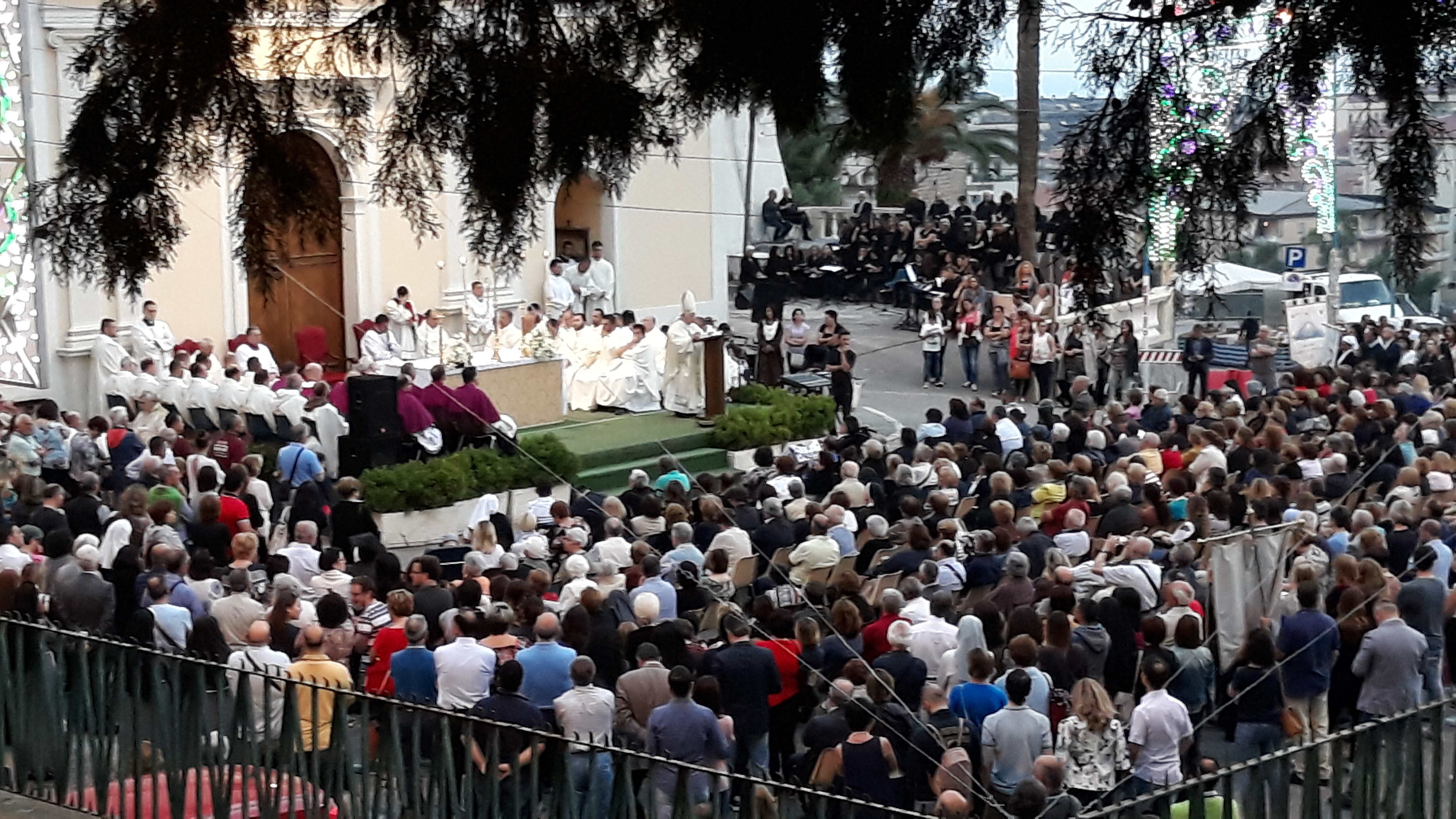 Lamezia, tanti fedeli alla processione del Corpus Domini per le vie della città