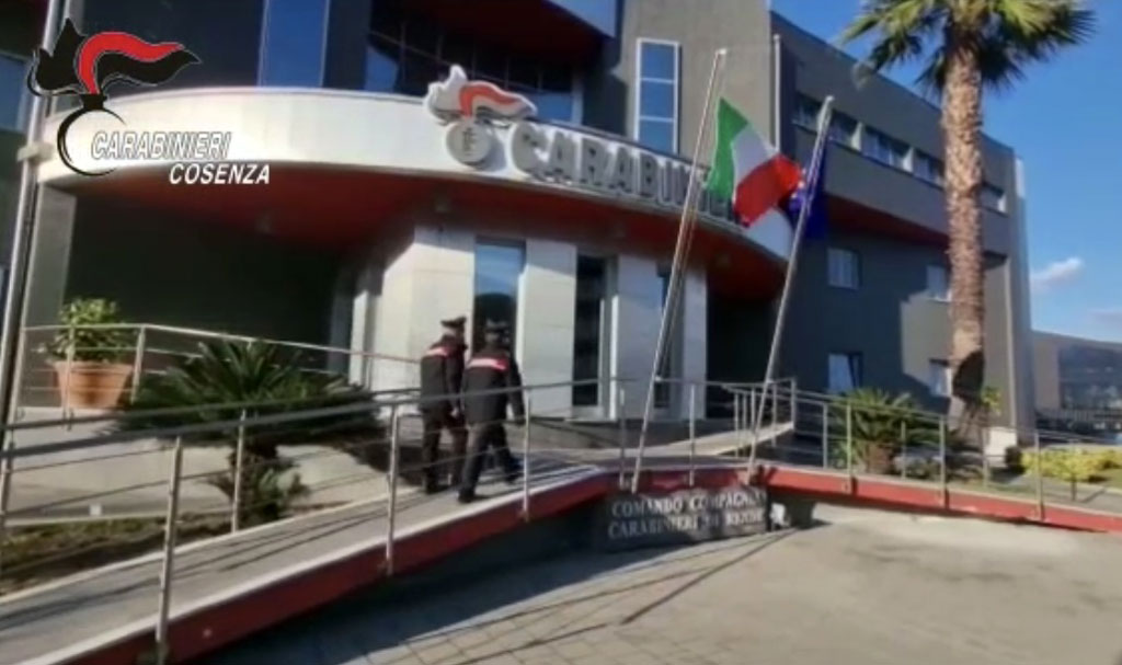 Non accetta la fine della relazione e perseguita l'ex: arrestato compagno violento a Rende