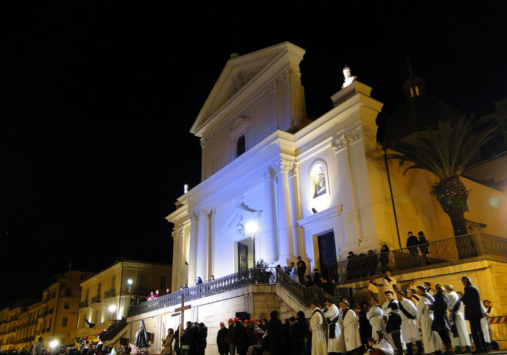 Croce_via-crucis_lamezia-2016_2.jpg