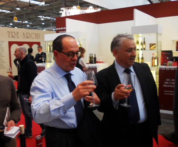 Calabria, Vinitaly: De Castro visita stand Provincia Reggio