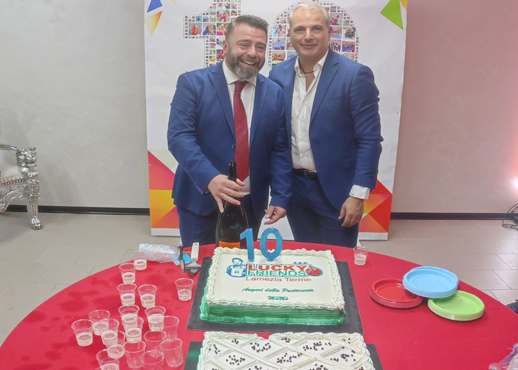 DIECI-ANNI-LUCKY-FRIENDS_aa876.jpg