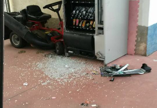 Lamezia, atti vandalici al campo sportivo Rocco Riga