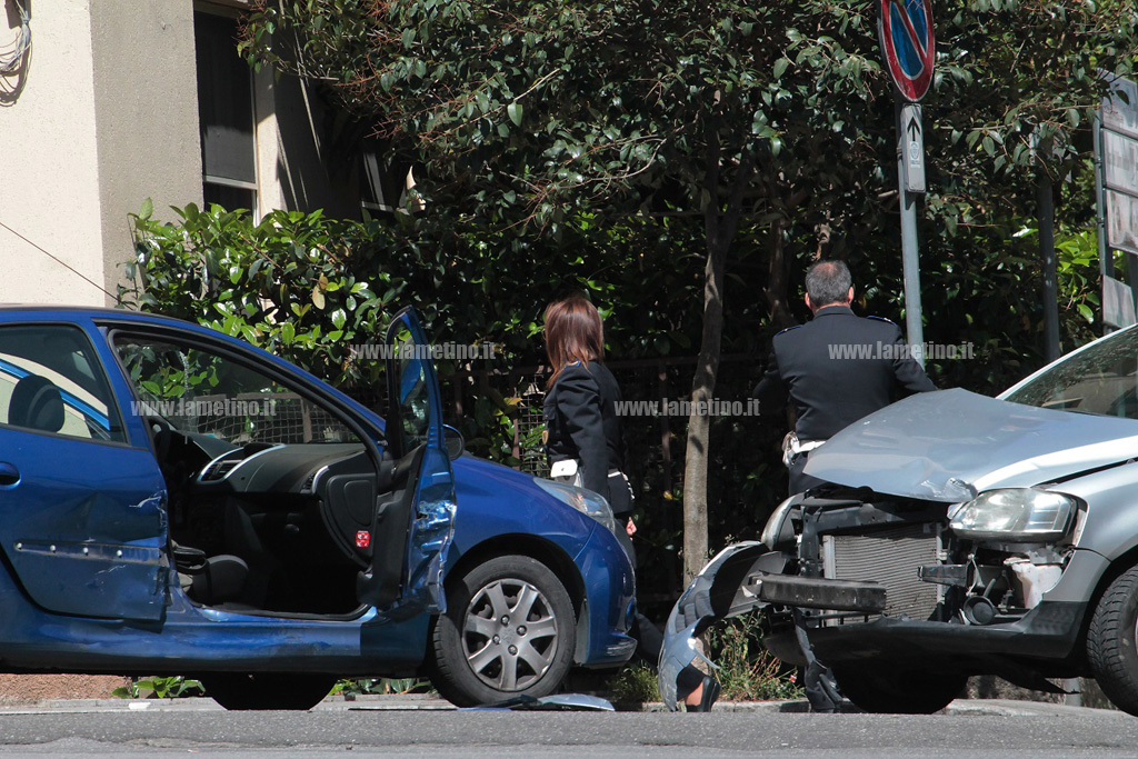 Lamezia: scontro tra due auto in via dei Mille, feriti 