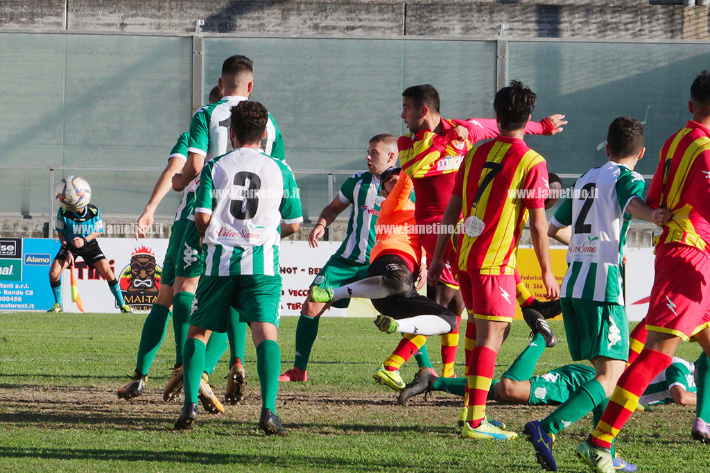 Vigor Lamezia Calcio acciuffata in extremis dal Sambiase. Finisce 1-1 la stracittadina