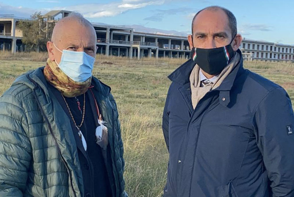 Ecomostro di Simeri Crichi, De Caprio: “Paesaggio violentato, ma la Regione c'è”