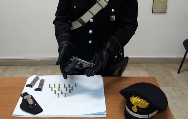 Calabria: Arrestata 42enne per detenzione illegale di arma