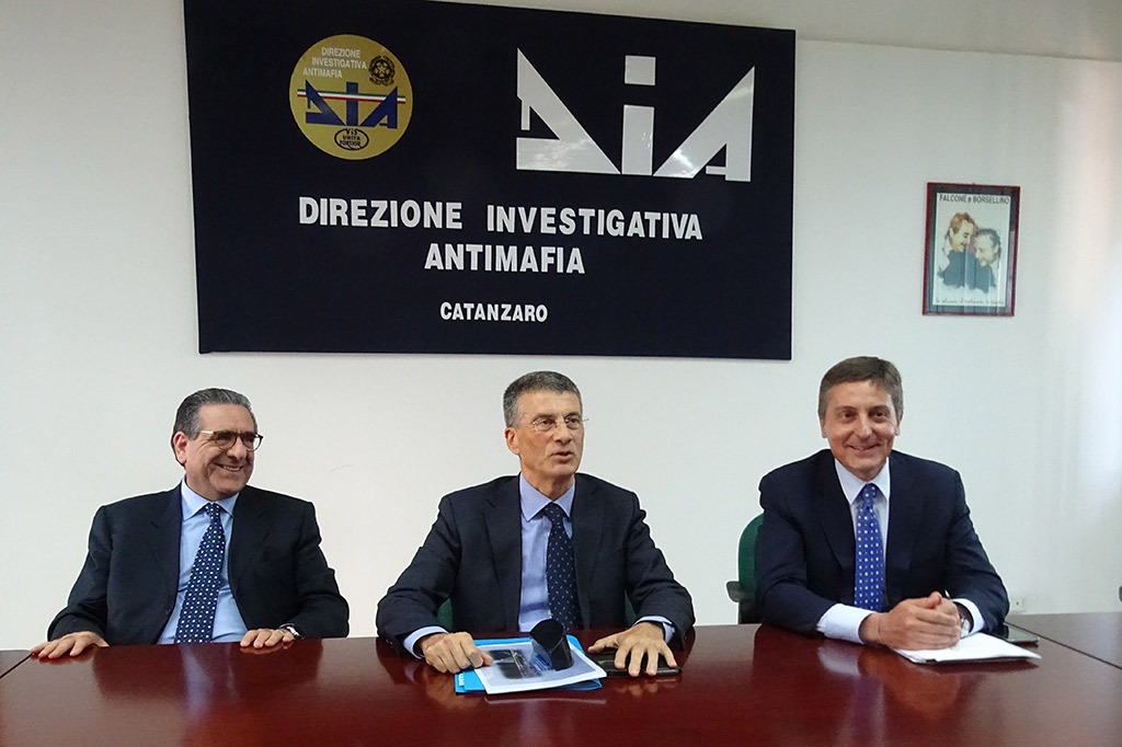 Visita del direttore Dia Ferla alla sezione operativa di Catanzaro